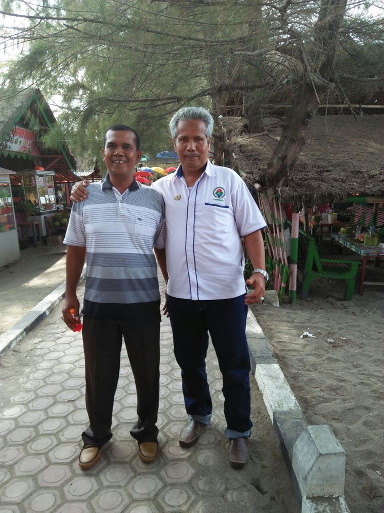 foto wahyu bersama pak zulfan.jpg