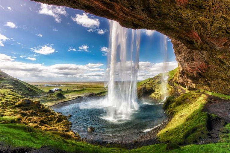 Cascada_Seljalandsfoss_Islanda.jpg