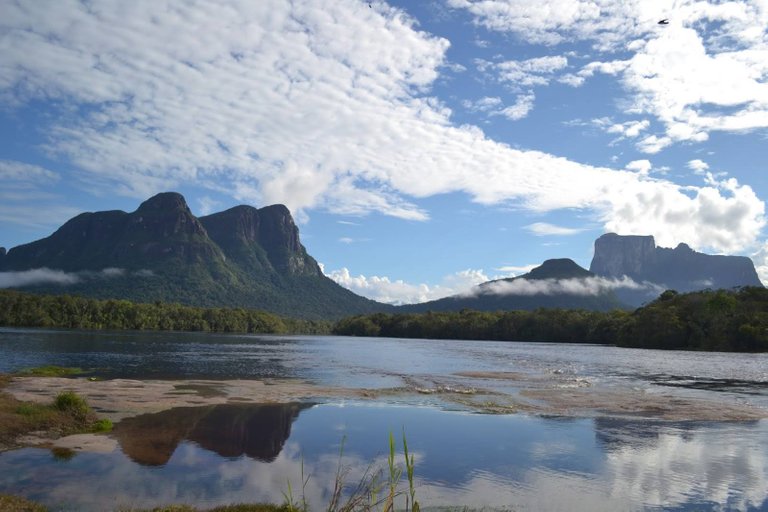 Tribu Piaroa Cerro Autana.jpg