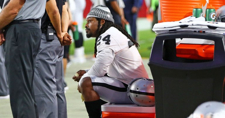 636381808679165886-2017-08-12-Marshawn-Lynch.jpg