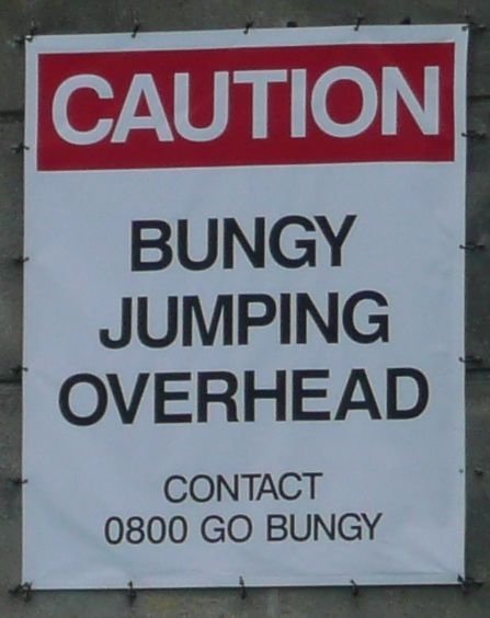 photo_1304126240funny_signs_bungy.jpg