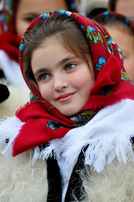 37d93c2ce18f19f5f2242a0cd2598f4b--romanian-girls-world-cultures.jpg