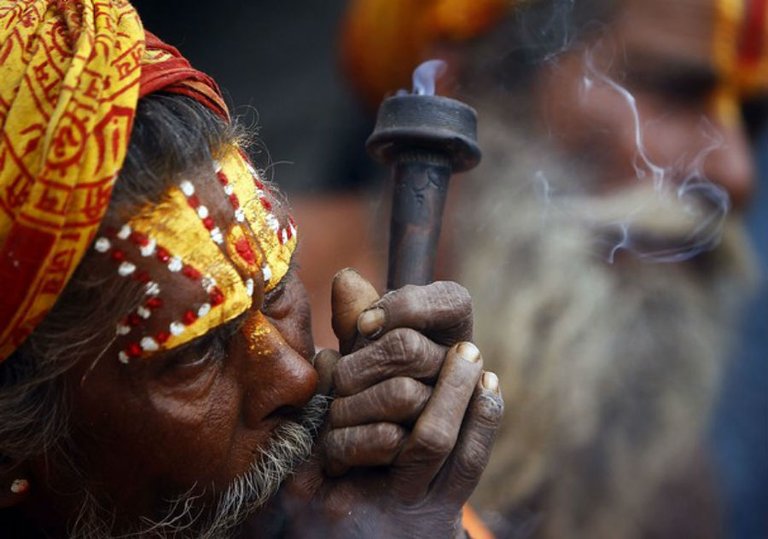 sadhu-smoking-weed.jpg