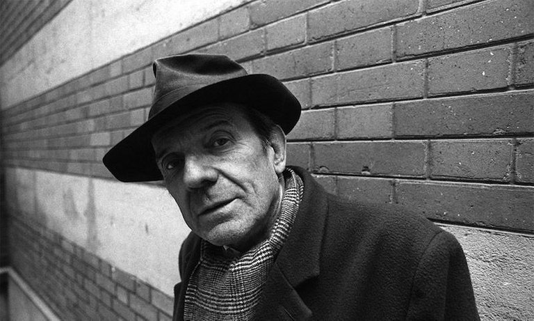 gilles-deleuze-est-mort-il-y-a-20-ans-il-n-est-toujours-pas-post-il-est-neoM272036.jpg