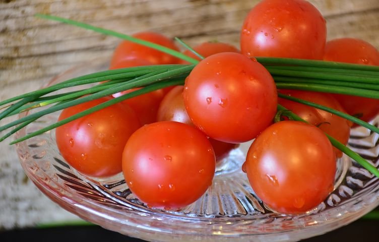 tomatoes-2243296__480.jpg