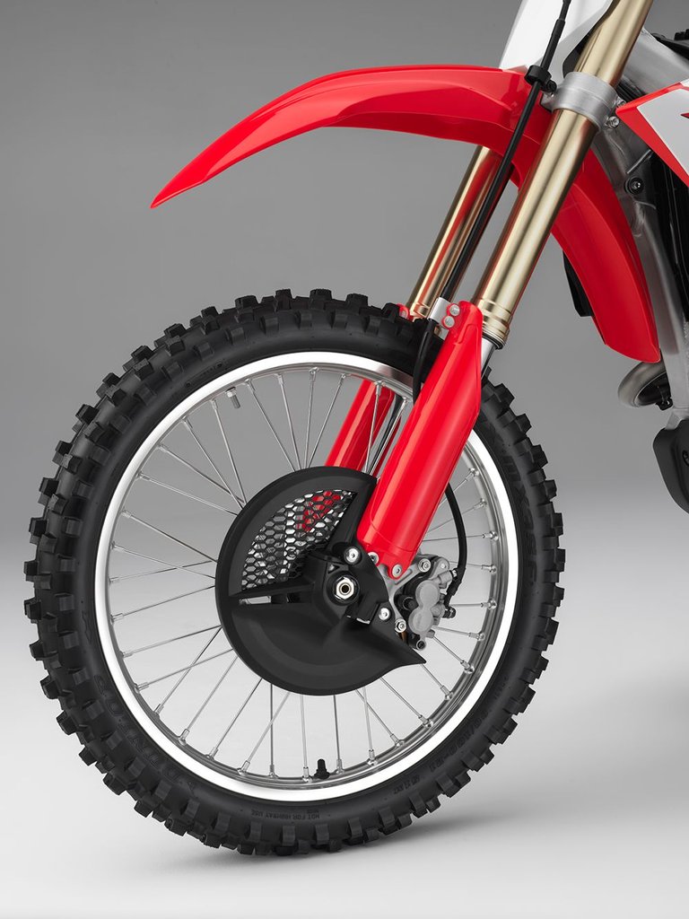 18_CRF250R_FRONT_WHEEL_LT.jpg