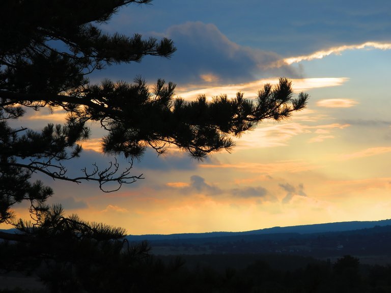 sunset-1683547_1920.jpg