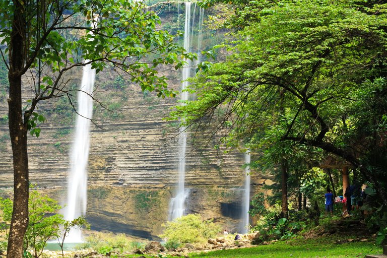 Niludhan Falls.jpg