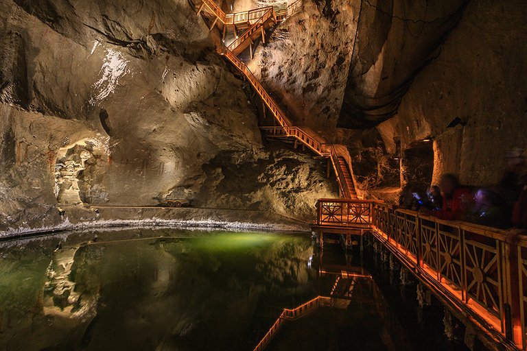 Salt-mine-krakow-green-lake-under-the-earth.jpg