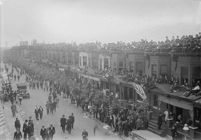 Shibe_Park_rooftop_bleachers_1913.jpg