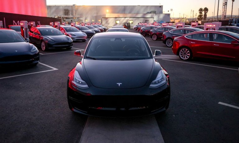 tesla-model-3-first-production-cars-delivery-event-1000x600.jpg