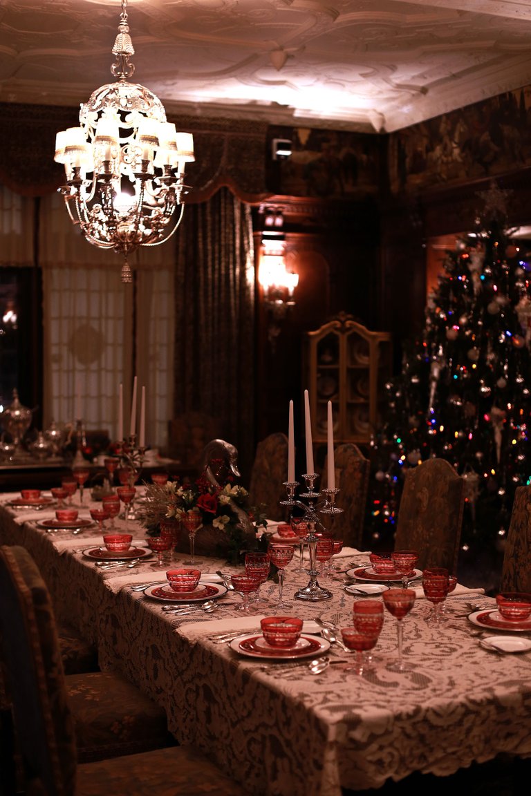 christmas table.jpg