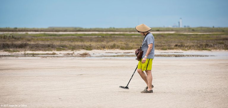 Metal-Detecting.jpg