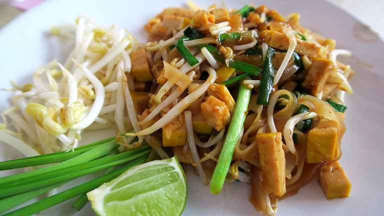 5. Pad Thai.JPG