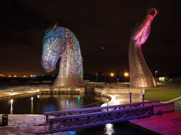 Kelpies in Falkirk.jpg