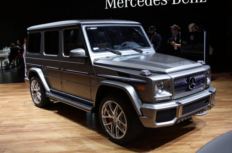 Copy of 2016-Mercedes–Benz-G-Class-front-view-headlights-alloy-wheels-grille.jpg