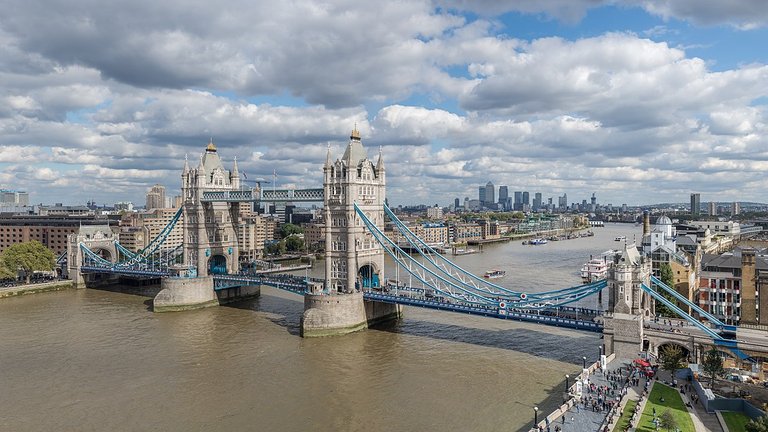 1200px-Tower_Bridge_from_London_City_Hall_2015.jpg