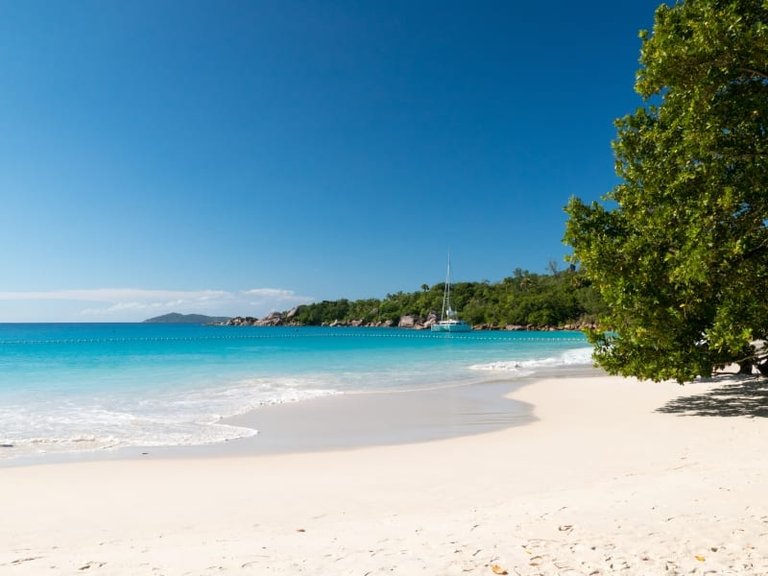 Seychelles Praslin Anse Lazio 4 679_.jpg