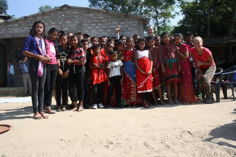 lithuanians volunteering in nepal.jpg