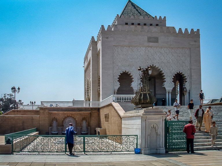 09_06_03_Mausoleum_of_Mohammed_V_02.jpg