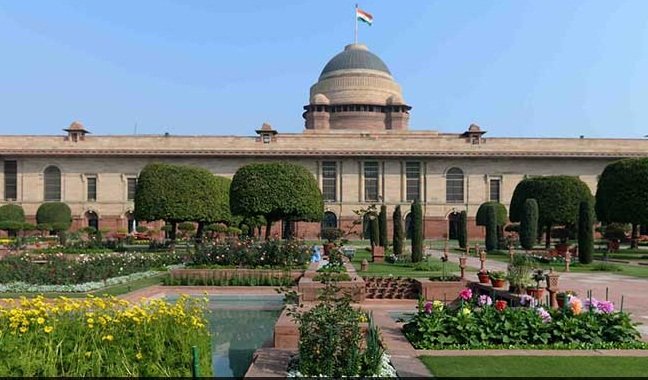 mughal-garden-rashtrapati-bhavan_650x400_81486136570.jpg