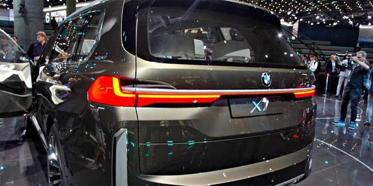 bmw_x7_concept_6.jpg