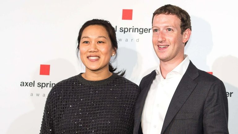 mark-zuckerberg-priscilla-chan-gty-jpo-1708_16x9_992.jpg