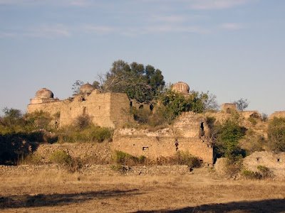 Hindu_Temple_at_Tilla_Gogian.jpg