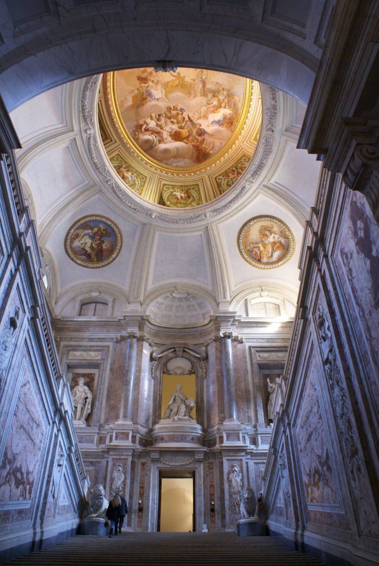 Interno_Reggia_Caserta.jpg