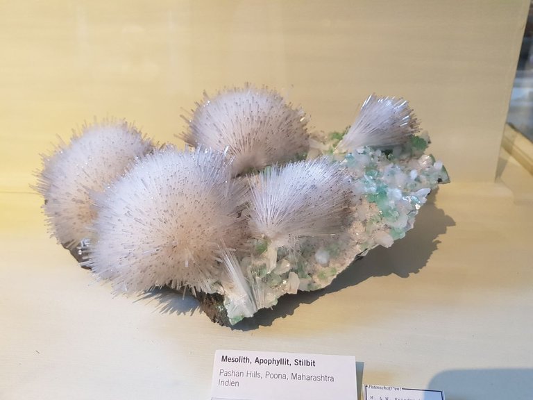 Steemit Museum Mineral 1.jpeg