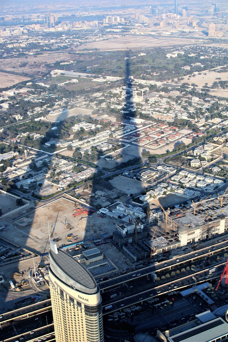 burj khalifa long shadow (1).jpg