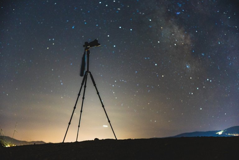 beginner-astrophotography-kit-tripod.jpg