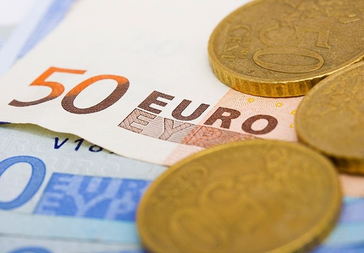 euros-cash-and-coins-for-spending_f1-b0EPO.jpg