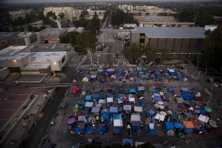 APTOPIX_Homeless_Crisis_on_the_Coast_Photo_Gallery_90153-727x485.jpg