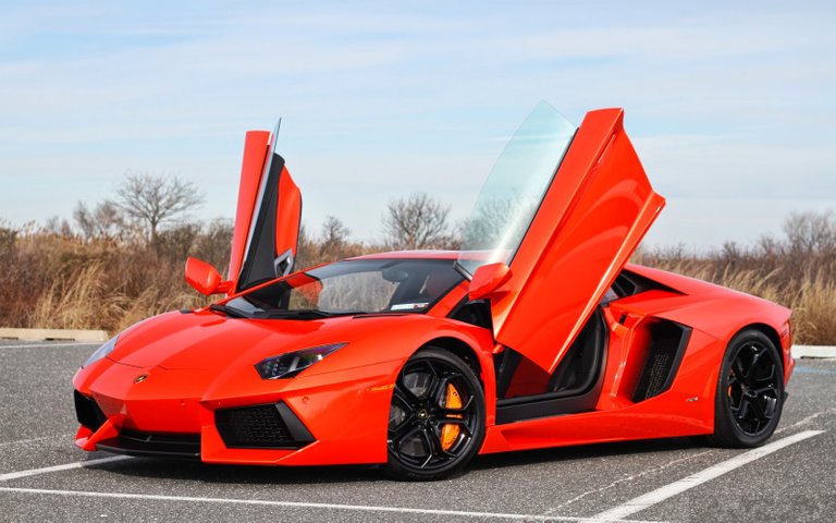 KSI-lamborghini-youtube-video-19-year-old.jpg