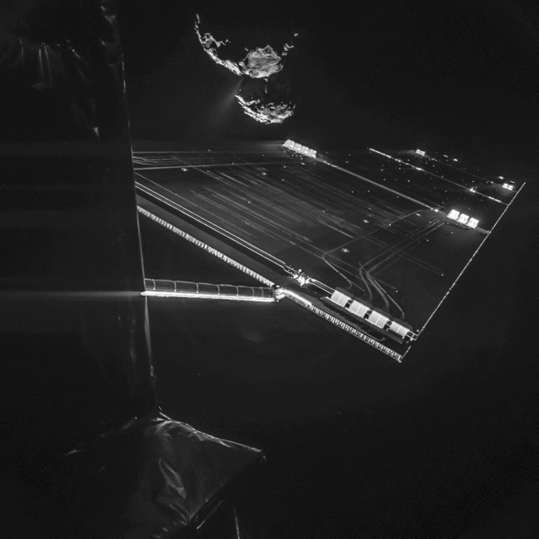 Selfie with comet, 290,000,000 miles from Earth (courtesy of the Rosetta probe).jpg