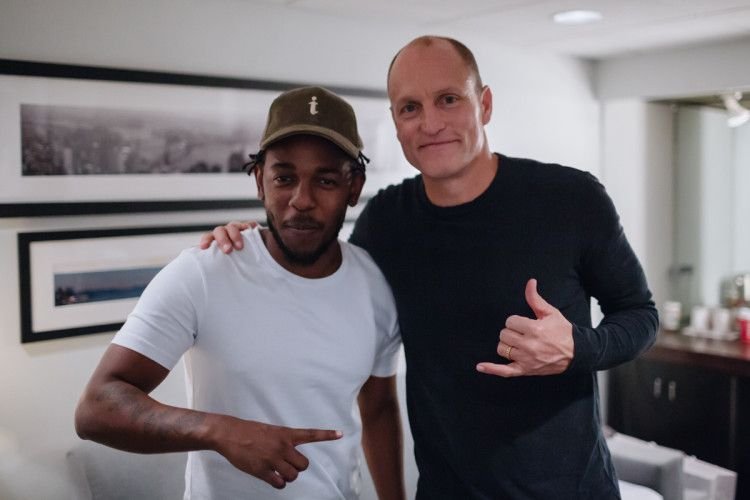 Kendrick-Lamar-and-Woody-Harrelson-at-SNL-750x500.jpg