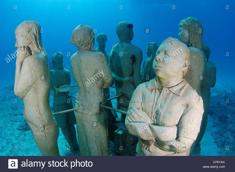 mexico-cancun-sculptures-at-bottom-sea-in-cancun-underwater-museum-D76YAX.jpg