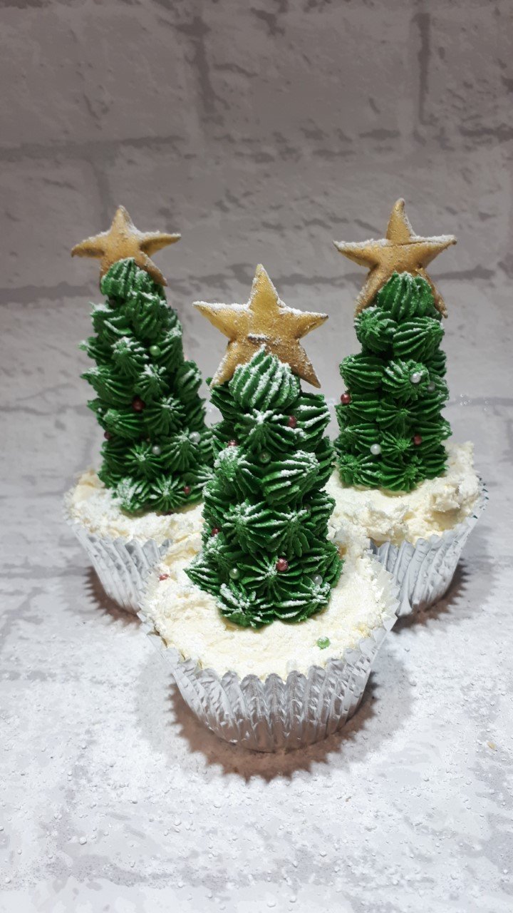 Christmas cupcakes.jpg