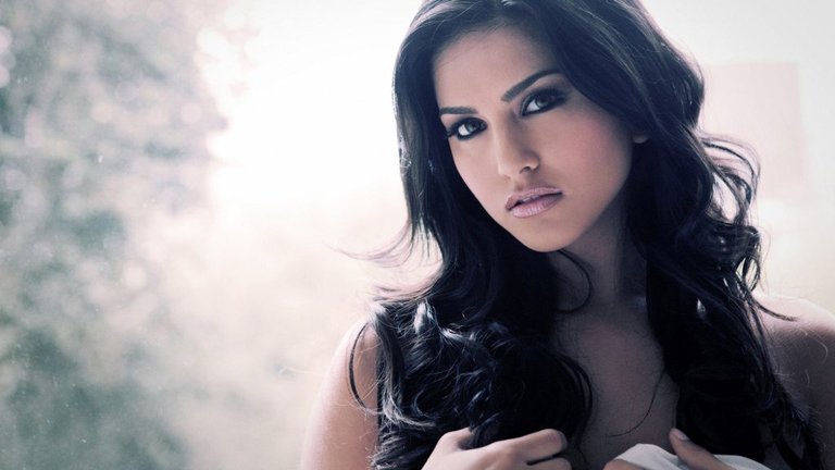 sunny-leone-wallpapers-PIC-WSW3052048-1024x576.jpg