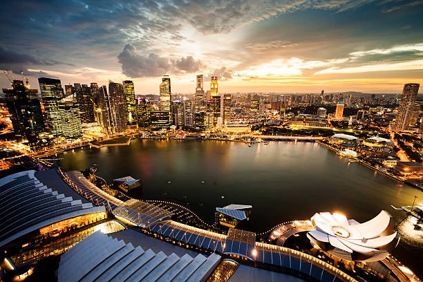 aerial-view-over-singapore-marina-bay-picture-id471088232.jpg