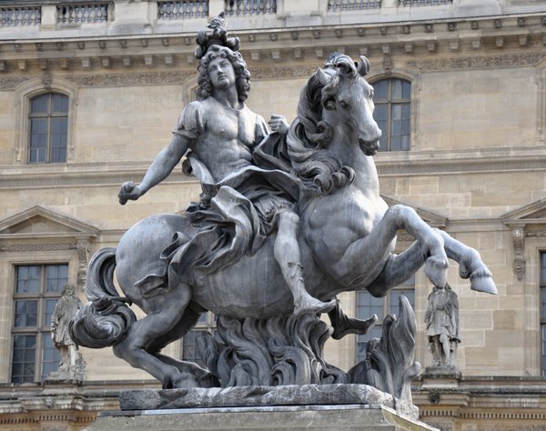 louis-at-louvre.jpg