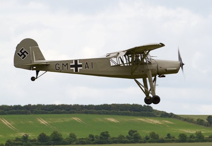 Fieseler_Storch_(7582553016) - wikipedia.jpg