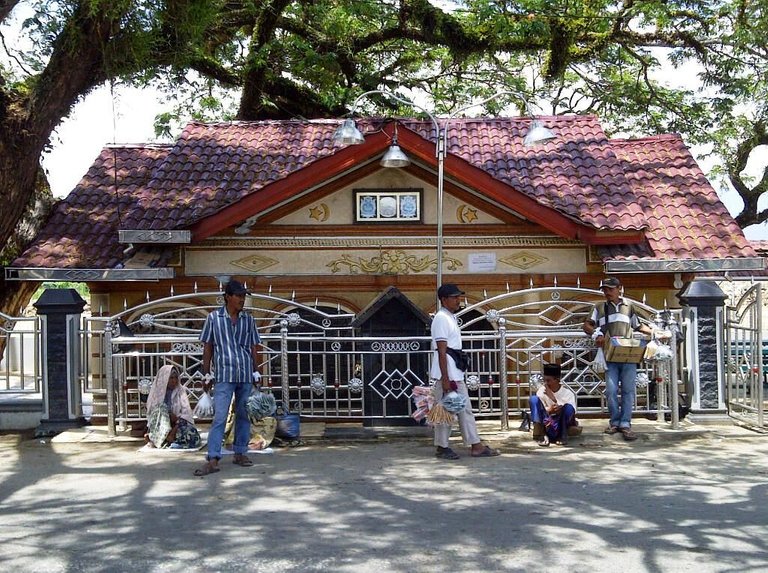 makam-syahid-lapan-3.jpg