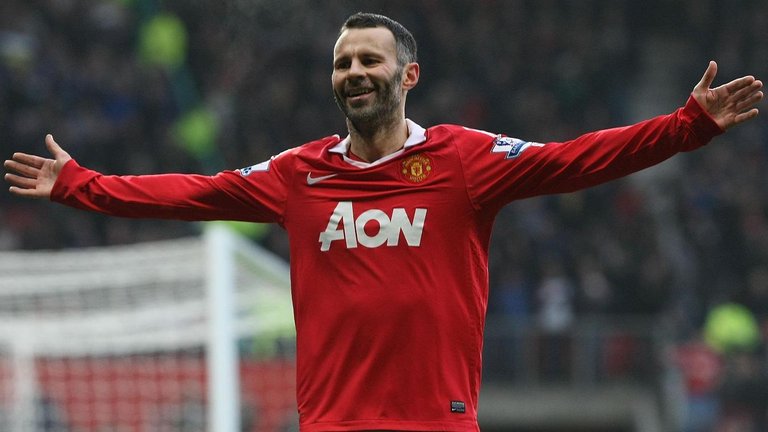 ryan-giggs-goal-cele-manchester-united-mun-birmingham-city-220111.jpg