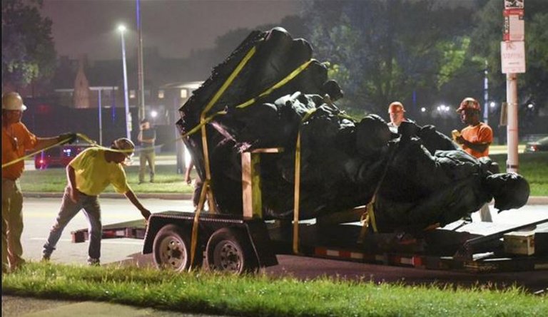 baltimore removes conferate statues.JPG