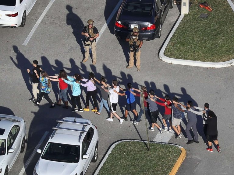 parkland-florida-school-shooting-07-gty-jc-180214_4x3_992.jpg