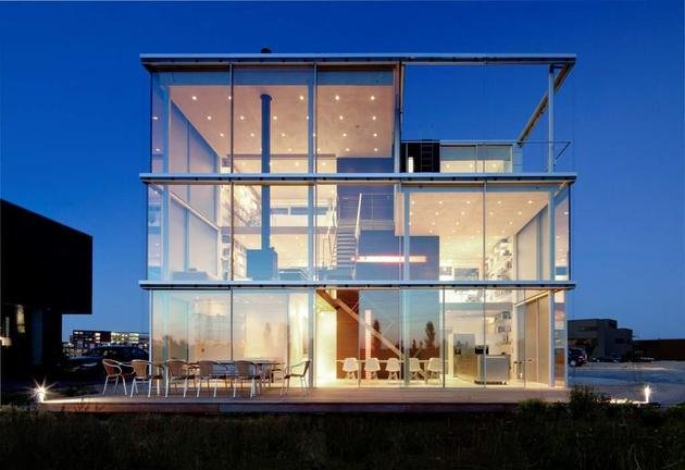 sustainable-box-shaped-home-panoramic-views-glazings-1-glass-exterior-thumb-630xauto-39895.jpg