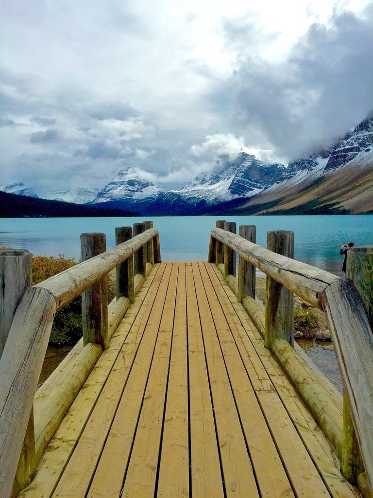 Bow Lake, Banff National Park, Alberta, Canada.jpg