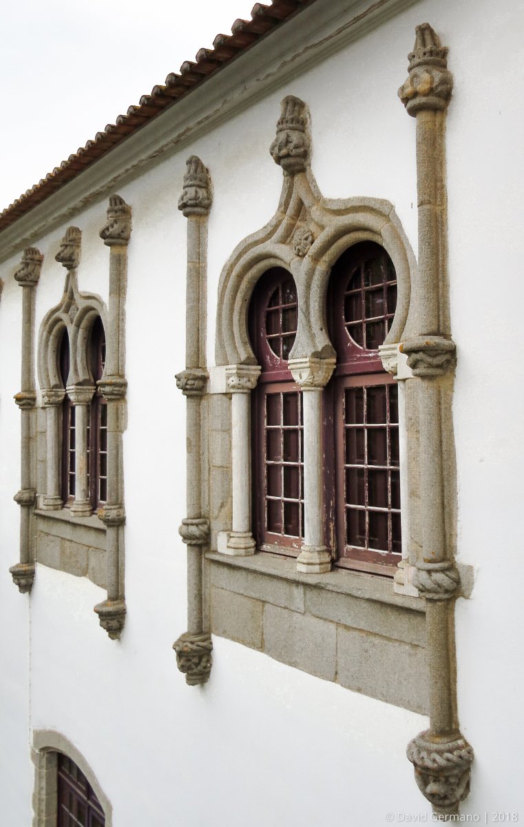 Janelas do Palácio D. Manuel.jpg